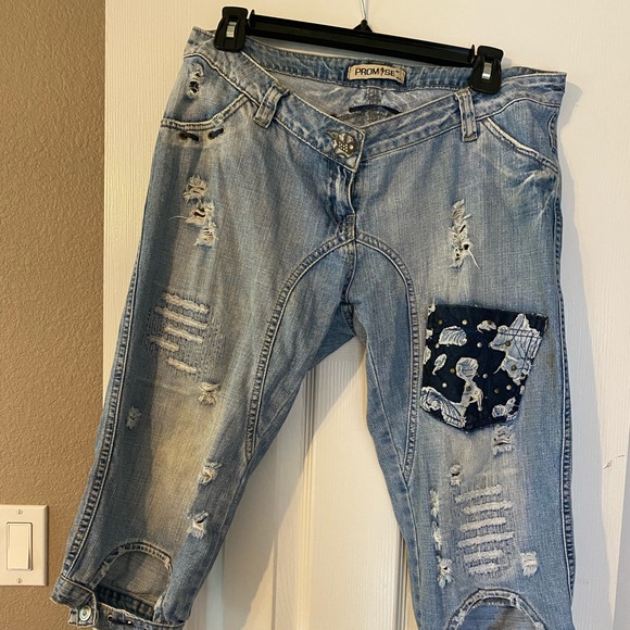 Capris - Picture 1 of 8